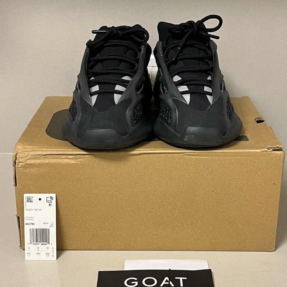 adidas Yeezy 700 V3 Dark Glow - Picture 4 of 7